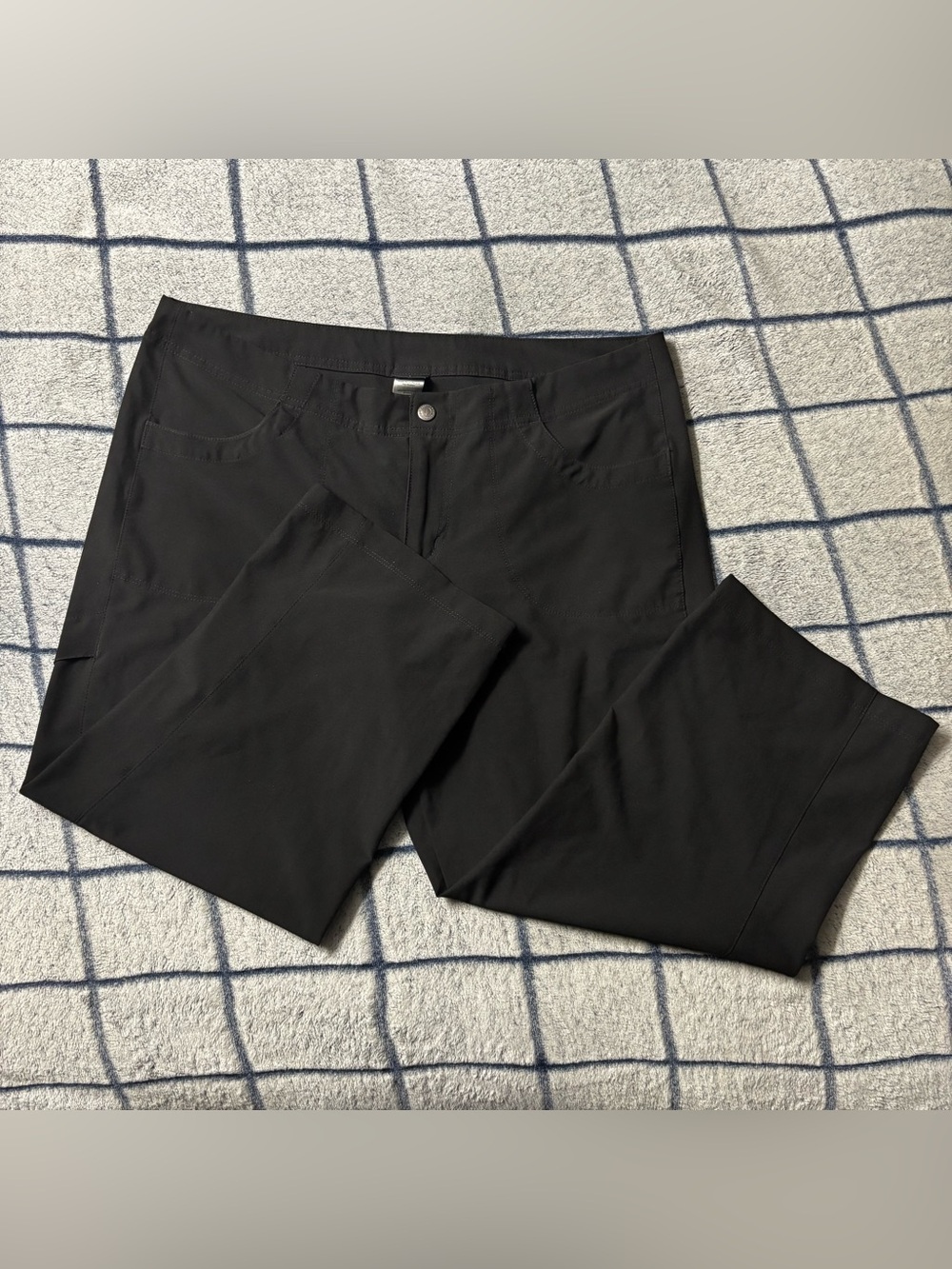 Patagonia Women’s Black Stretch Outdoor Pants - Picture 2 of 9